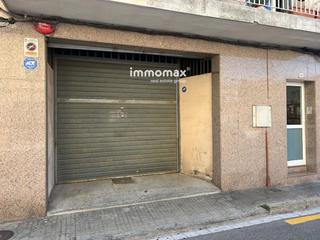 Local Comercial  Mare de deu de montserrat. Local comercial de 400 m2 en el centro de sant vicens dels horts