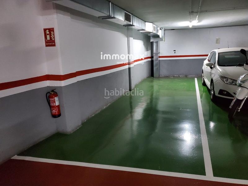 Foto cb6ed5bb-666c-48f1-a828-d508887e3681. Aparcament cotxe a Centre Esplugues de Llobregat