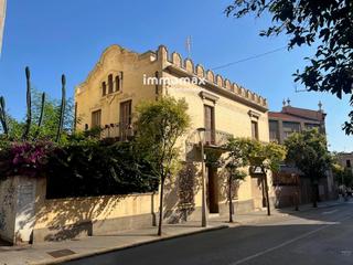 House  Nadal. Espectacular vivienda con jardín en el centro de sant feliu llob