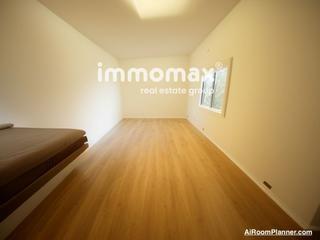 Business premise  Joan xxiii. Local comercial con zona asimilada de vivienda en su interior.