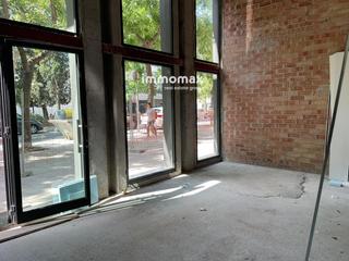 Location Local commercial  Sant adria. Local comercial a estrenar en bon pastor  275 m distribuidos en
