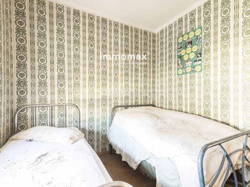 Foto 366437a2-5a28-4880-b06f-99daef1119b0. Casa amb aparcament a Marianao Sant Boi de Llobregat