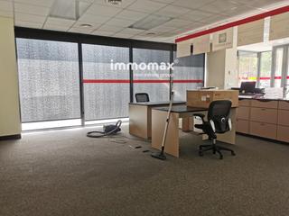 Local Comercial  8 de març. Local en venta en esplugues de llobregat