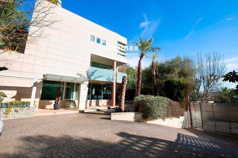 Foto d81714c1-6b87-439c-bfc2-701a6ebf3635. Maison avec chauffage parking piscine dans Pedralbes Barcelona