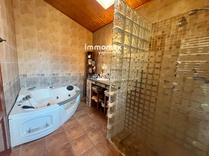 Foto 1fac3b42-ee6a-41f5-8fba-2343dddc58bd. Chalet con riscaldamento parcheggio piscina in Santa Maria Vilanova i la Geltrú