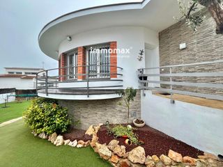 Casa a La Collada-Sis Camins. Casa reformada en santa maría, vilanova i la geltrú!