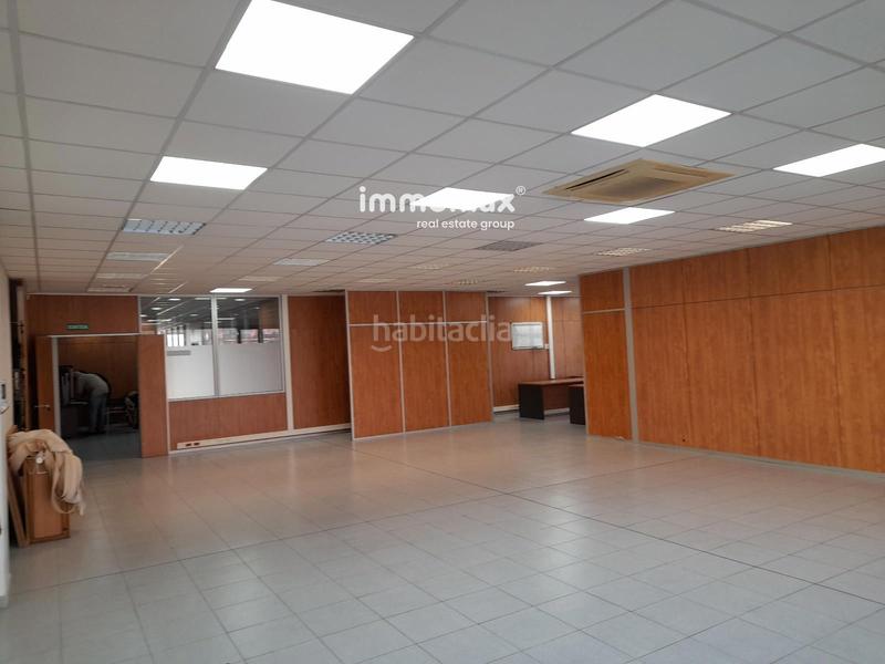 Foto 692e8dbf-6e36-4850-a086-e7ea4e042cb6. Location bureau avec parking dans Pla d'en Boet Mataró