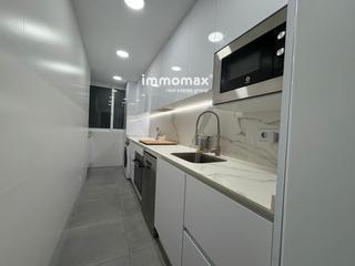 Appartement  Vinyets. Amplio y moderno piso de 4 habitaciones y balcón en el corazón d