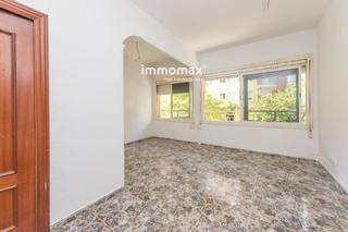 Pis a Diagonal-Colomeres. Piso ocupado en venta en gavá