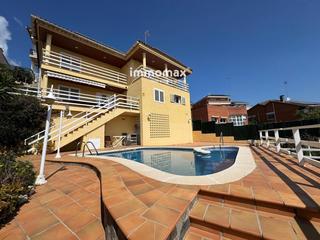Chalet in Torrent Ballester. Viladecans espectacular casa a la venta