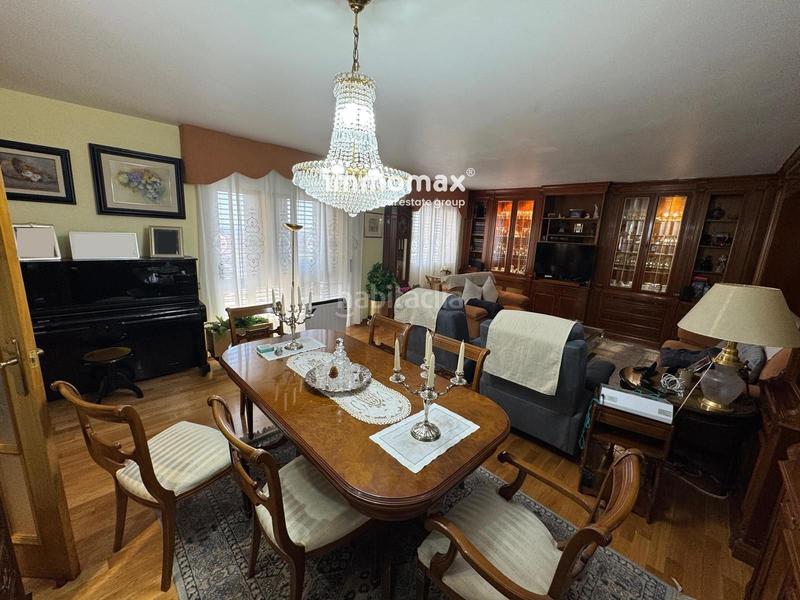 Foto 5ac199b1-b502-4579-8610-96fd65f3d48b. Xalet amb calefacció aparcament piscina a Torrent Ballester Viladecans