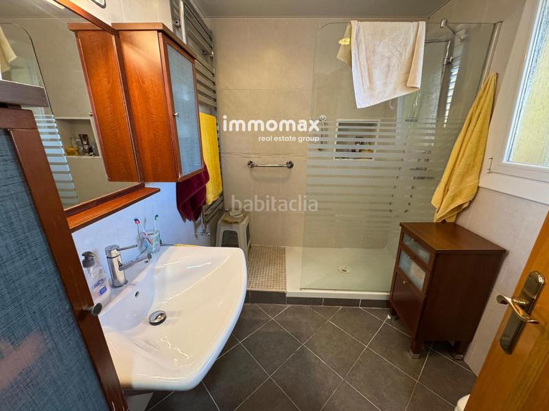 Foto 7c15e15c-0474-49c7-9963-42df980ded48. Xalet amb calefacció aparcament piscina a Torrent Ballester Viladecans