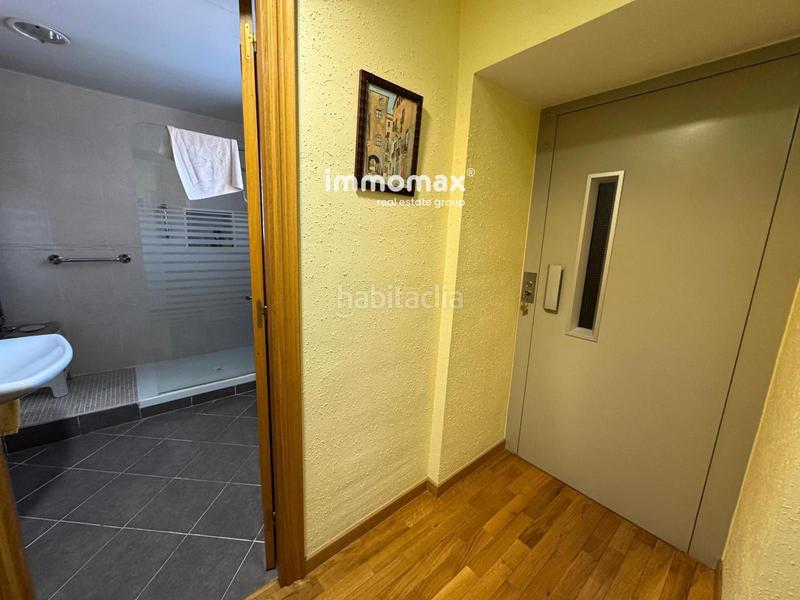 Foto b56faebd-e067-46a0-9889-e09d618ac711. Xalet amb calefacció aparcament piscina a Torrent Ballester Viladecans