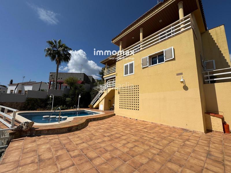 Foto f38b5e1d-90e8-429c-be40-e8eea5401b73. Xalet amb calefacció aparcament piscina a Torrent Ballester Viladecans