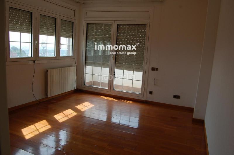 Foto 0e96be1f-c788-4450-8921-968aeddbfb99. Casa amb calefacció aparcament piscina a Marianao Sant Boi de Llobregat