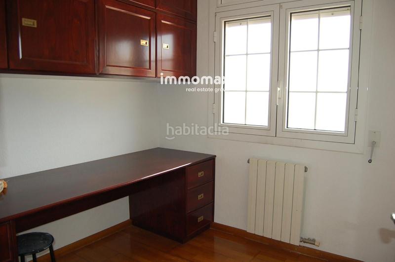 Foto 51e54bb2-88ca-4430-8b70-8d5c06344bb7. Casa amb calefacció aparcament piscina a Marianao Sant Boi de Llobregat