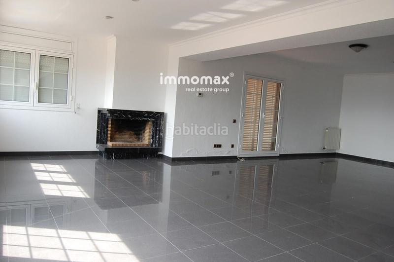 Foto 69b2625e-6f7e-4e5c-8ae9-57446413b0aa. Casa amb calefacció aparcament piscina a Marianao Sant Boi de Llobregat