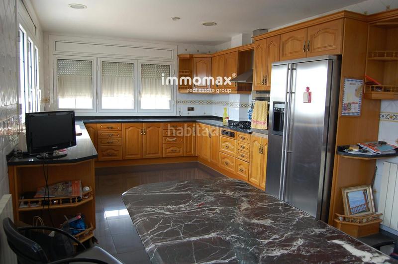 Foto dc2cca50-5699-4394-8c7c-f83a256f7ecd. Casa amb calefacció aparcament piscina a Marianao Sant Boi de Llobregat