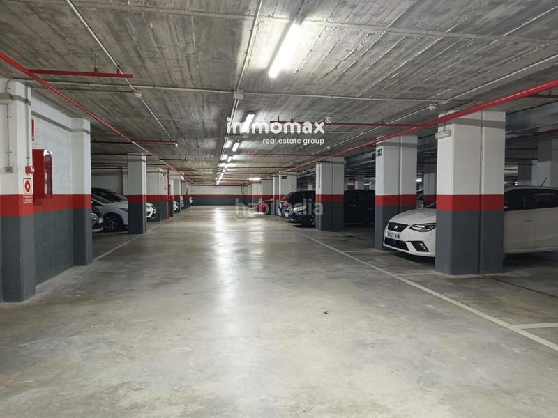 Foto 64a6105c-f5c2-47d1-a92a-4b6eb8266dbf. Aparcament cotxe a La Plana Esplugues de Llobregat