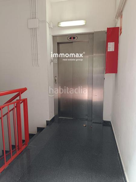 Foto bd3da288-2060-4972-93a4-fc3087ed8141. Aparcament cotxe a La Plana Esplugues de Llobregat