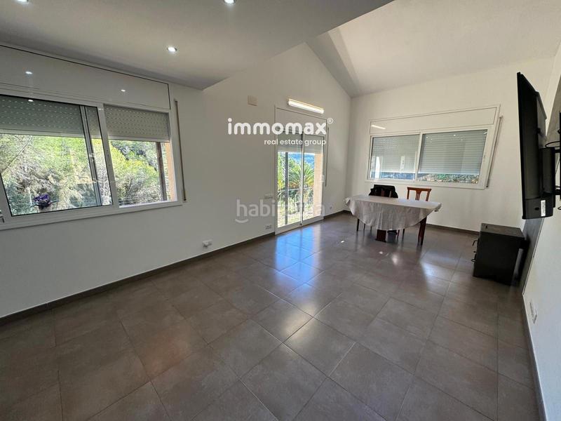 Foto 9464b834-2b64-44cb-ad3a-aee00a8ef1ab. Chalet casa en venta en Vallirana