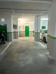 Aparcament cotxe a Vallpineda-Santa Bàrbara. Plaza de parking doble con trastero en vallpineda  sitges