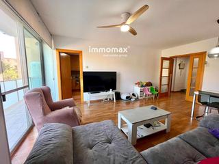 Pis a Centrevila. Amplio piso con parking de 4 habitaciones en el centro de vilano