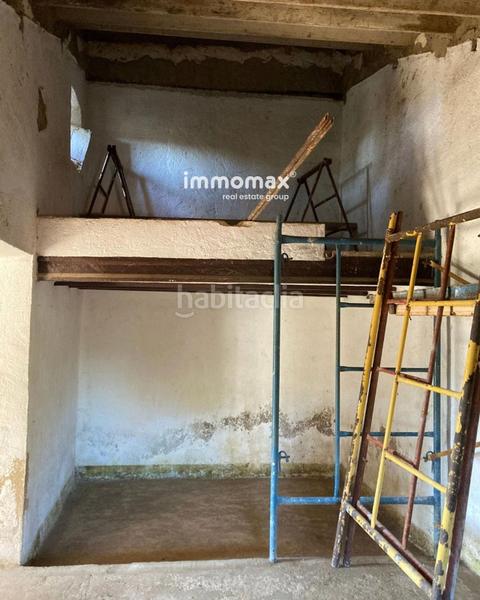 Foto fdd06781-c5ce-4e3b-9dee-6694c6abd30d. Finca rústica pequeña casa típica en Godall