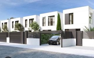 Residential Plot in Les Salines-Pla de Sant Pere. Solar exclusivo en zona playa de cubelles proyecto para 8 vivien
