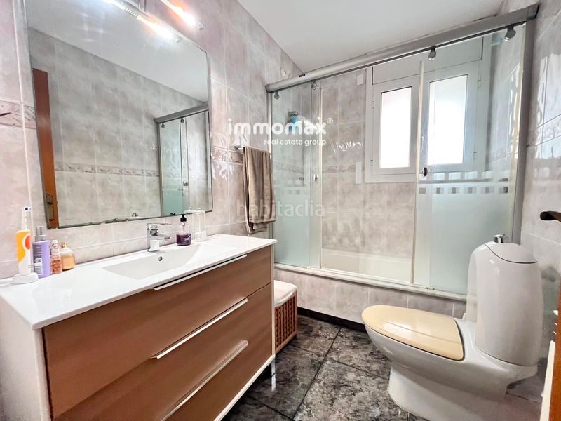 Foto 54f5042e-728f-4129-aed8-e8905e598847. Casa adossada amb aparcament a Montmar Castelldefels