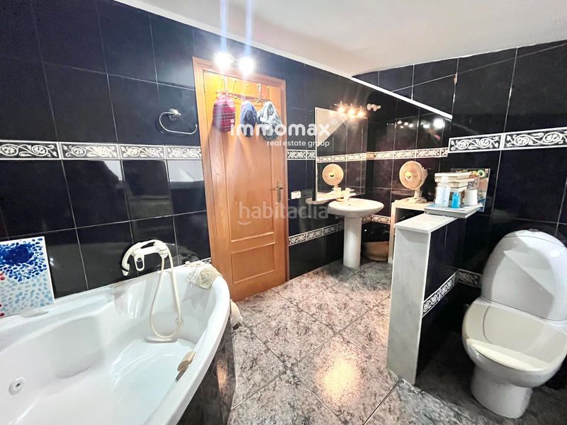 Foto 70ad6bb7-c6bb-4356-8f17-e2fb615c7600. Casa adossada amb aparcament a Montmar Castelldefels