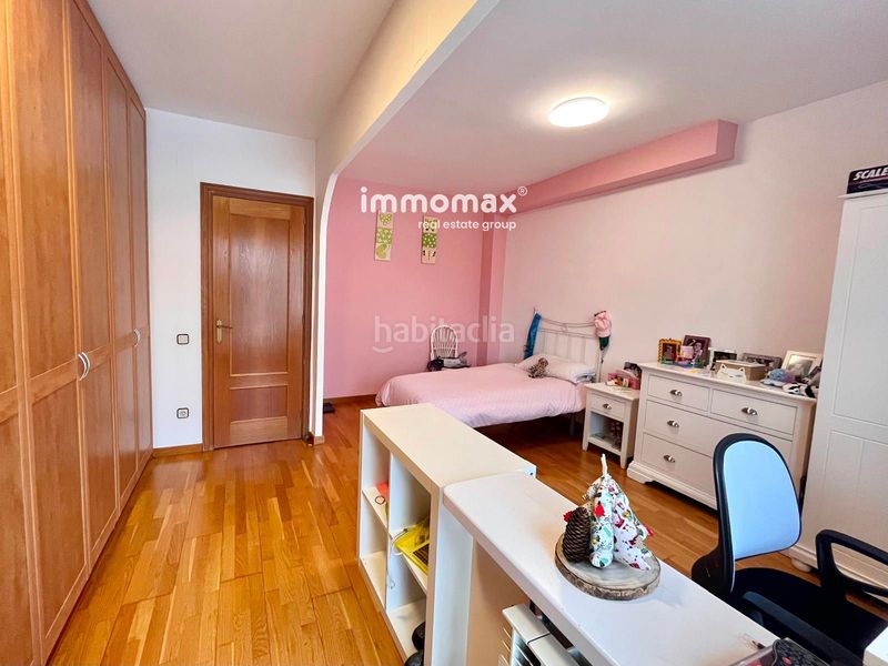 Foto db3e82aa-f827-4b34-8d01-8233462040fb. Casa adossada amb aparcament a Montmar Castelldefels
