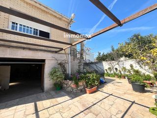 Xalet  Plaza poligon 47. El hogar ideal para tu familia espectacular casa independiente c