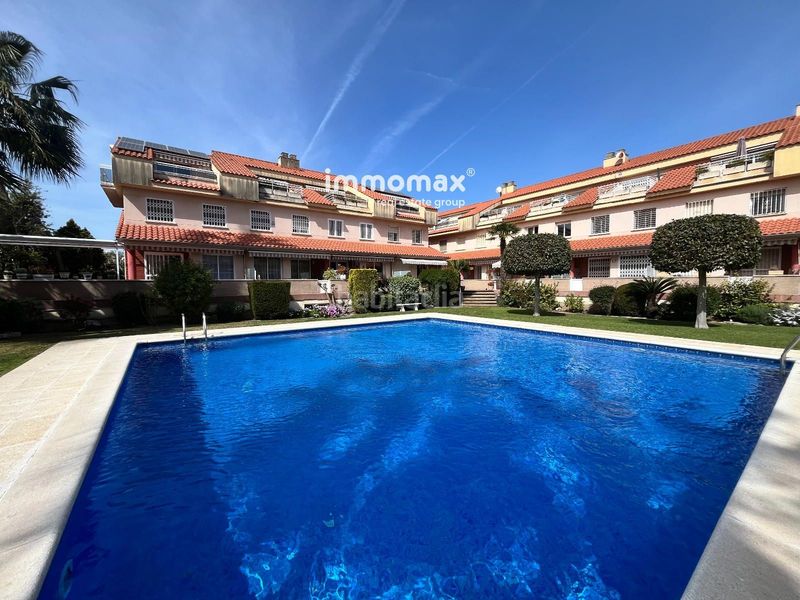 Foto 7a06aeaa-aad7-47e4-bfb2-45172da00d5f. Casa adossada amb calefacció aparcament piscina a Cubelles