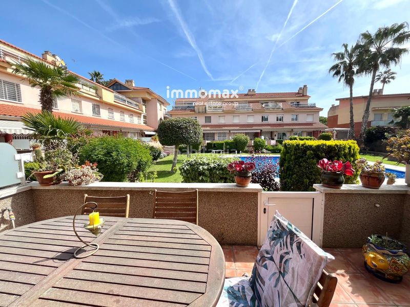 Foto b624eb04-ce3f-455d-9a37-30d8c4f56d27. Casa adossada amb calefacció aparcament piscina a Cubelles