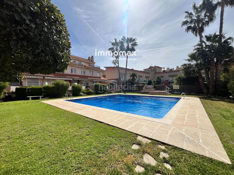 Foto bcb092ef-01c9-4777-807a-fc9ded98bc87. Casa adossada amb calefacció aparcament piscina a Cubelles