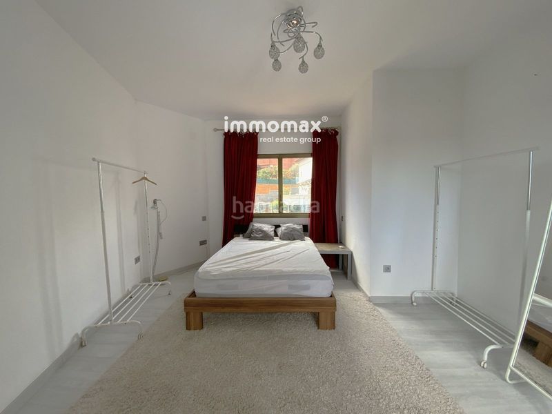 Foto 3c8c274d-5df5-43a4-8dba-f557947eeb17. Casa amb aparcament piscina a Montmar Castelldefels