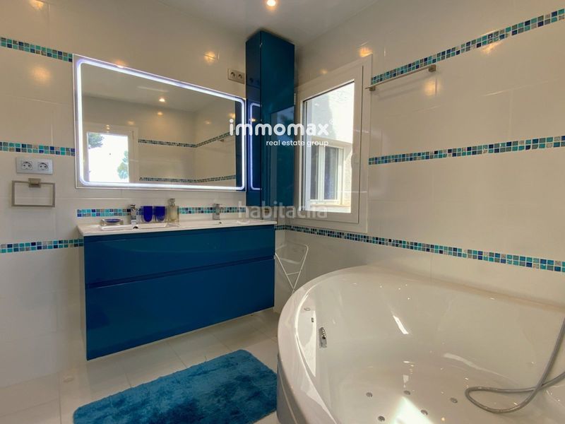 Foto 52abc9ab-cdef-4054-a6be-82aa2bdd95ae. Casa amb aparcament piscina a Montmar Castelldefels