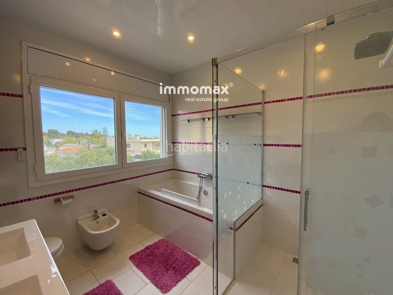 Foto 564d28ea-66d4-4cd0-8955-e27d128bdee2. Casa amb aparcament piscina a Montmar Castelldefels