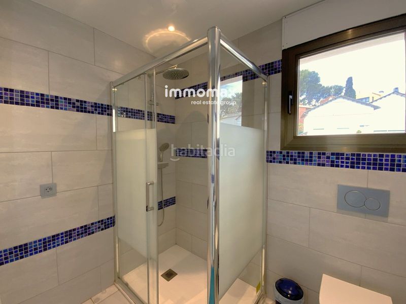 Foto b2c2580e-ba3c-4199-bf53-7ac98d343415. Casa amb aparcament piscina a Montmar Castelldefels