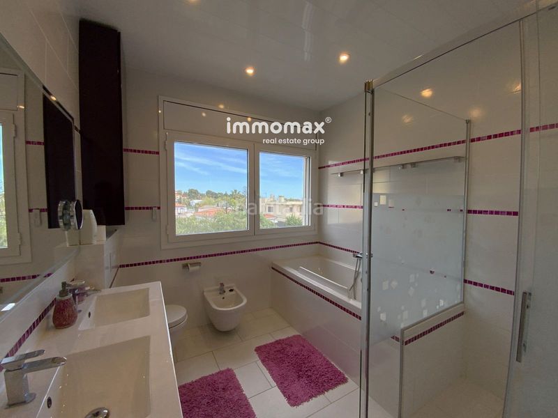 Foto bd562214-3583-4eae-8d29-cfa9bf426ecf. Casa amb aparcament piscina a Montmar Castelldefels