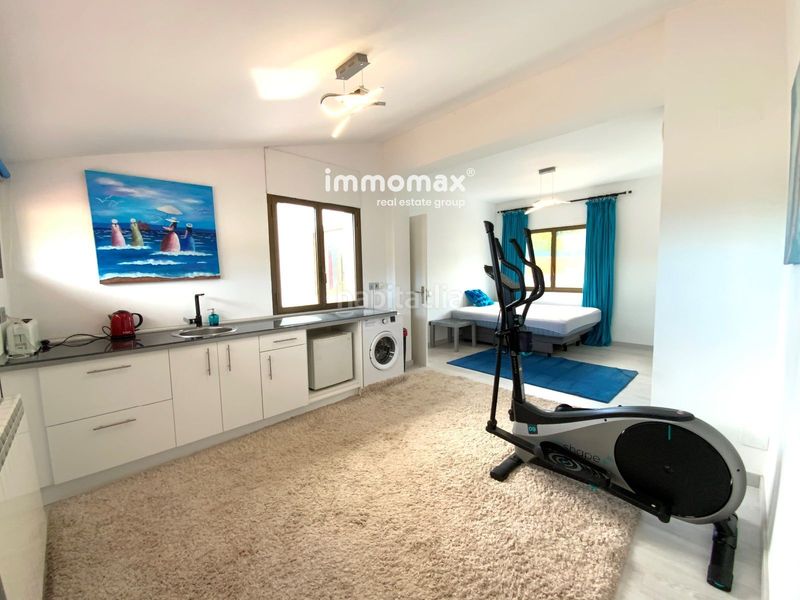 Foto c29cde3b-6784-45b3-b06f-a5480ceb5225. Casa amb aparcament piscina a Montmar Castelldefels