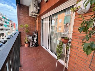 Etagenwohnung in Castell-Poble Vell. Espacio y confort en castelldefels 3 amplias habitaciones en zon