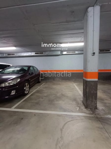 Foto cba1034c-a12b-4b67-a4d7-11abda83b5d5. Aparcament cotxe a La Plana Esplugues de Llobregat