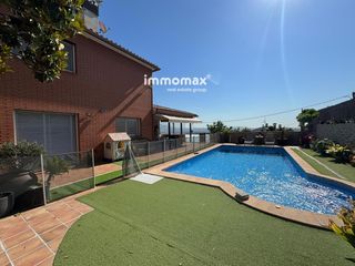 Chalet en Marianao. Espectacular casa a la venta en sant boi de llobregat