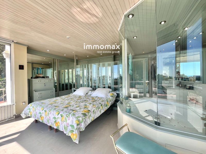Foto 0083e025-e1e0-4a75-9f6a-bfd3c0c34ed0. Casa amb aparcament piscina a Montmar Castelldefels