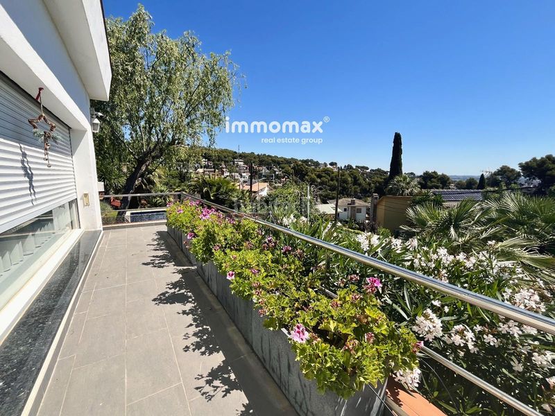 Foto 50ef121b-4016-4794-9d75-8f61c5c908bc. Casa amb aparcament piscina a Montmar Castelldefels