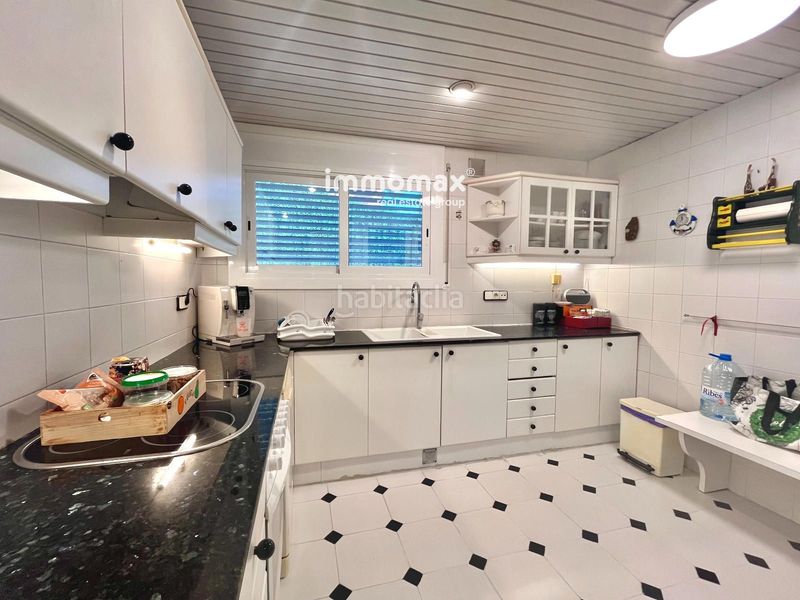 Foto 889a07ac-cfdf-4791-b5b1-0ae55fa9b968. Casa amb aparcament piscina a Montmar Castelldefels