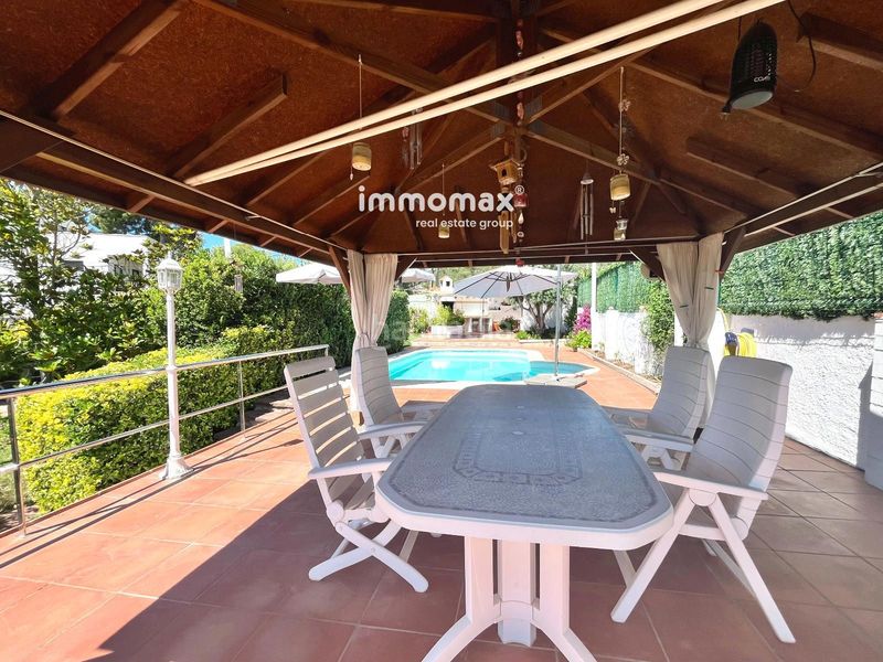 Foto c1c0ef70-275e-43e0-adfc-161f170c2387. Casa amb aparcament piscina a Montmar Castelldefels