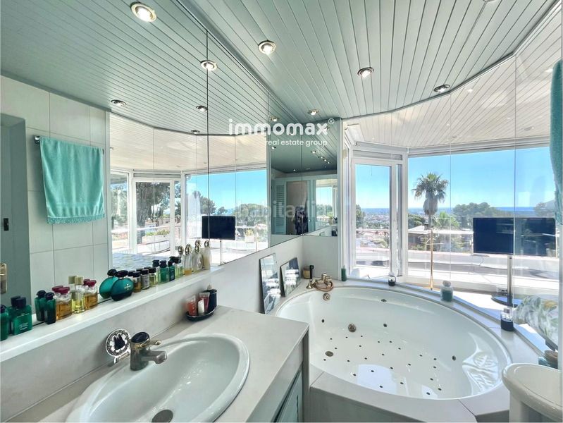 Foto ed2c5dd3-3bd9-4f36-b7ff-65e021516a80. Casa amb aparcament piscina a Montmar Castelldefels